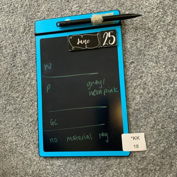 Under Armour Shorts Womens Medium Grey Neon Pink Loose HeatGear Drawcord Running - Picture 11 of 12